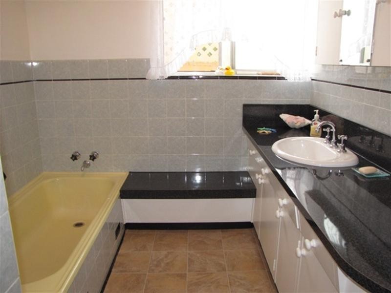 16 McMillan Street, Loxton SA 5333