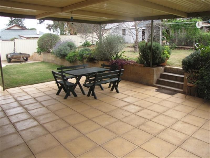 16 McMillan Street, Loxton SA 5333