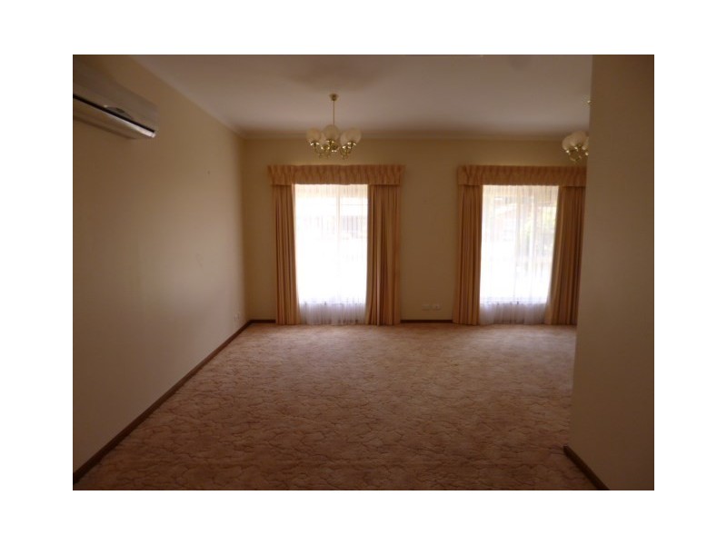 5 Hall Crescent, Loxton SA 5333