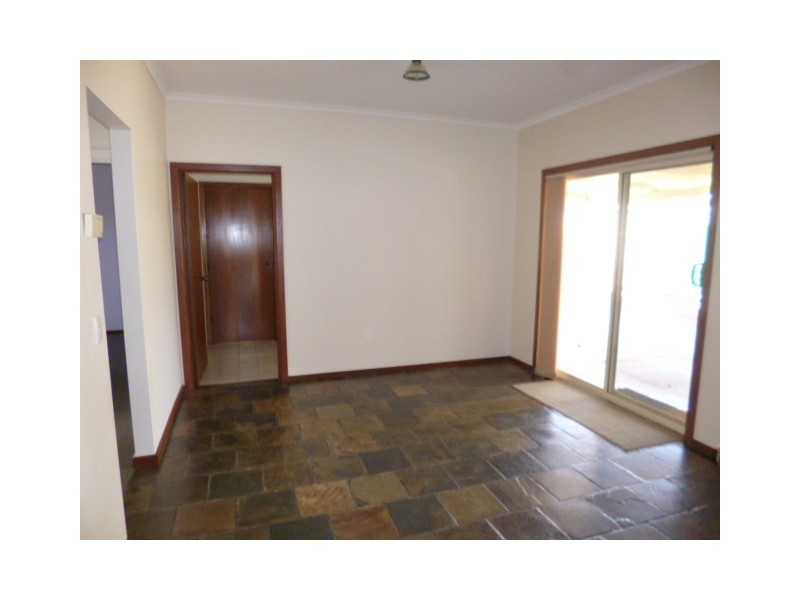 5 Hall Crescent, Loxton SA 5333