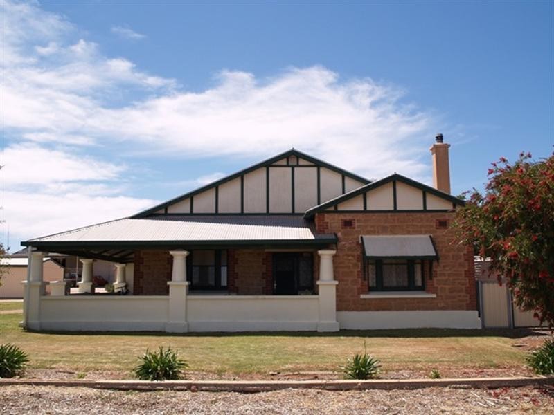 21 Railway South Terrace, Waikerie SA 5330