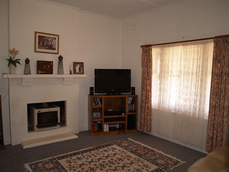 21 Railway South Terrace, Waikerie SA 5330