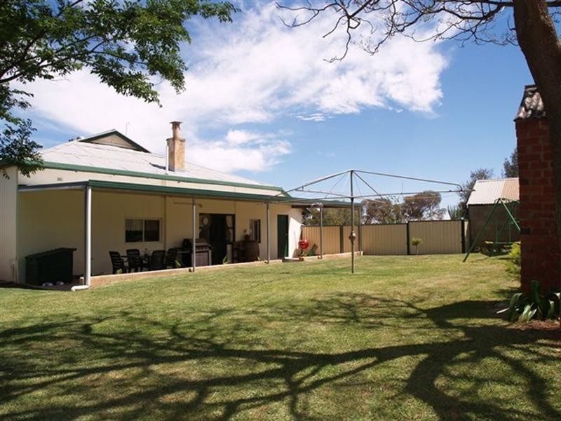21 Railway South Terrace, Waikerie SA 5330