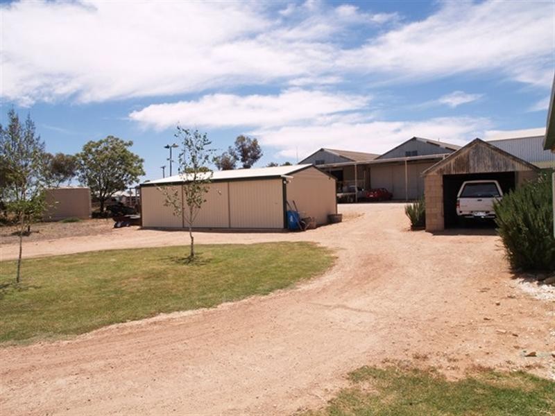 21 Railway South Terrace, Waikerie SA 5330