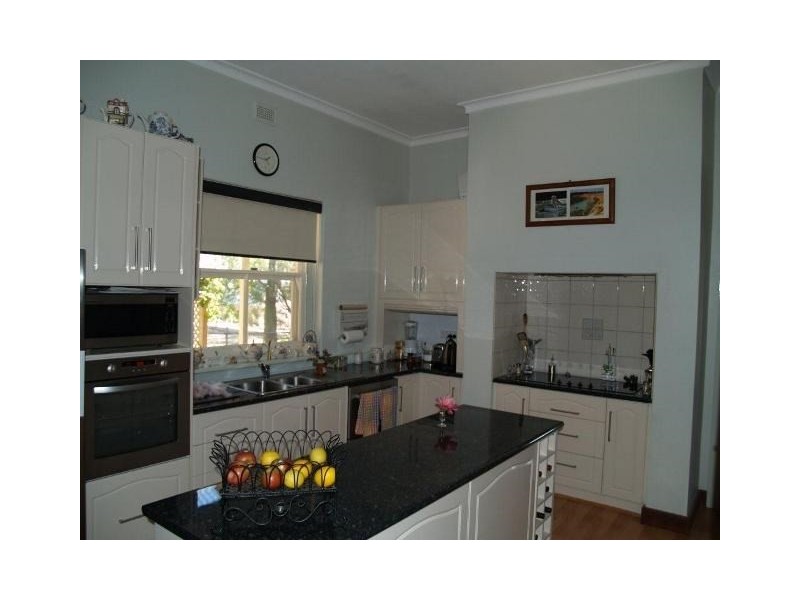 1 Thompson Street, Waikerie SA 5330