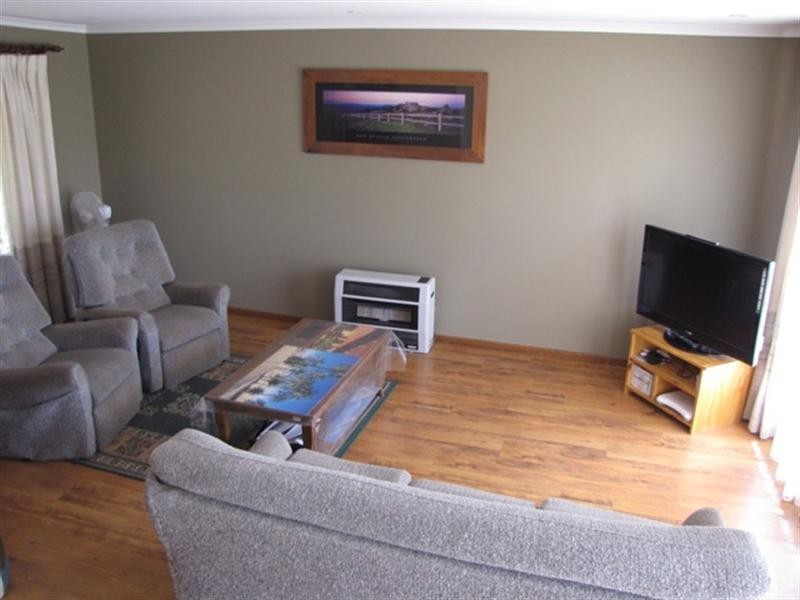 4 Hall Crescent, Loxton SA 5333