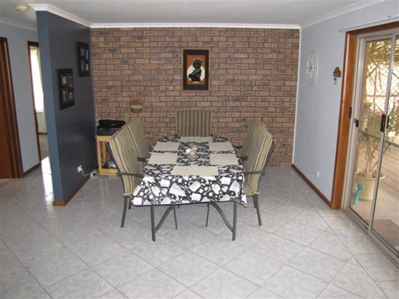 4 Hall Crescent, Loxton SA 5333