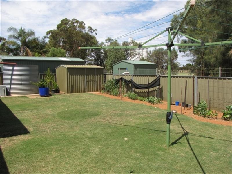 4 Hall Crescent, Loxton SA 5333