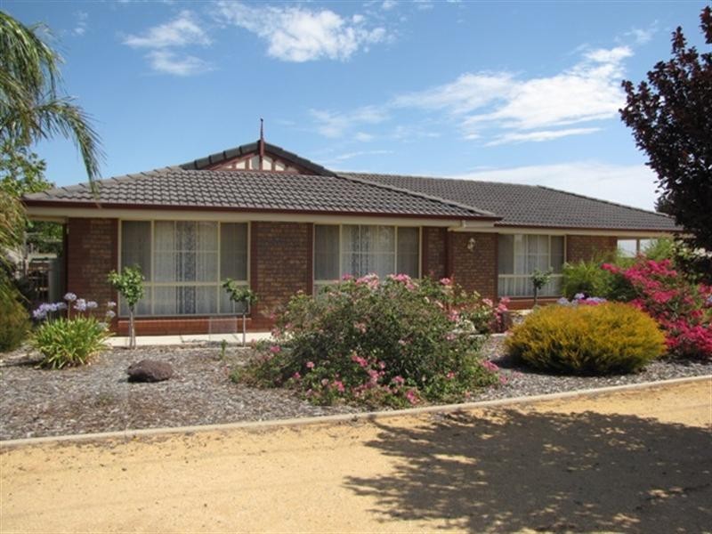 32 First Street, Loxton SA 5333