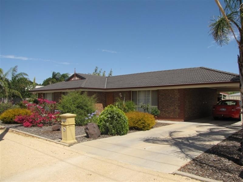 32 First Street, Loxton SA 5333