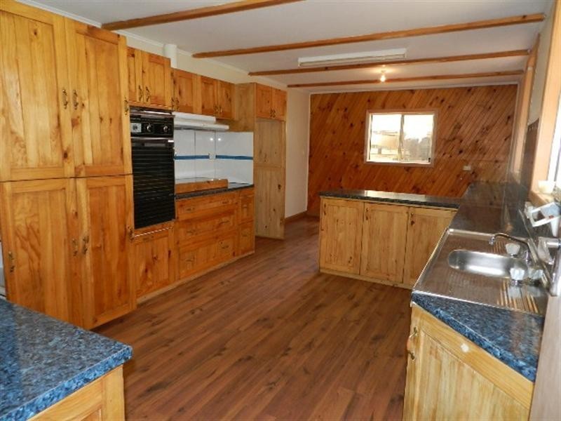 7 Matruh Street, Loxton SA 5333