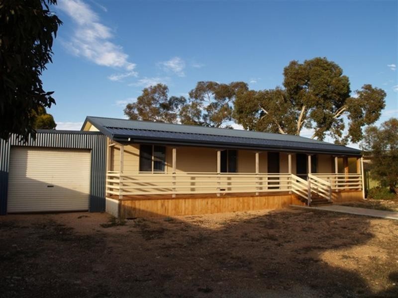 11 Acland Street, Blanchetown SA 5357