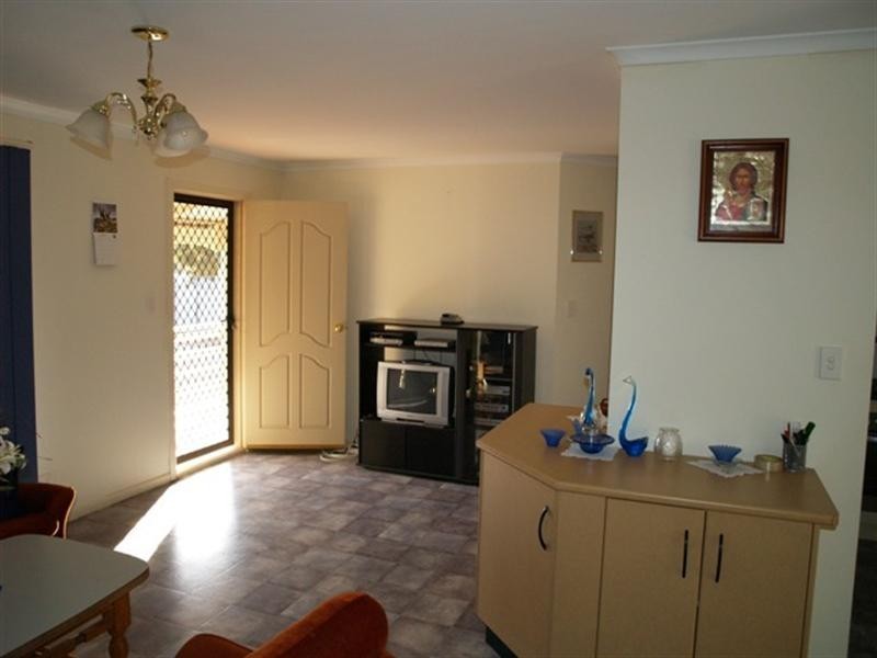 11 Acland Street, Blanchetown SA 5357