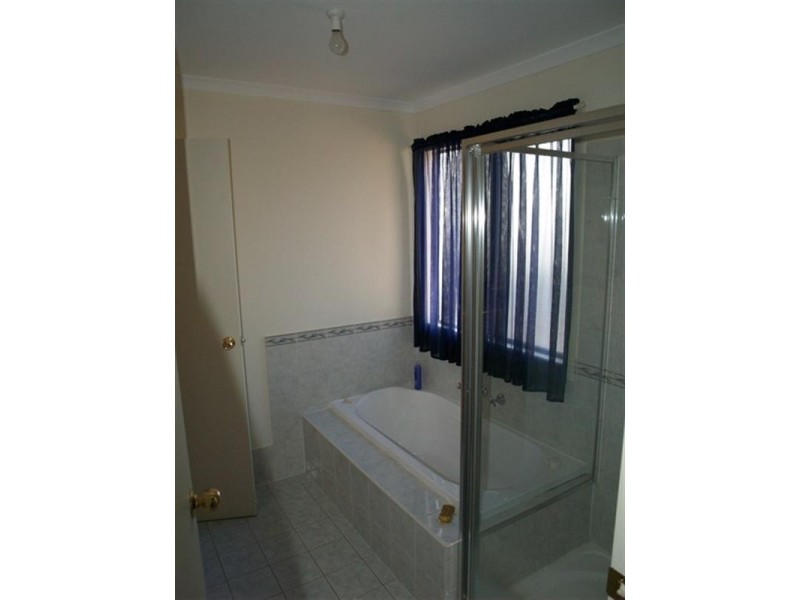11 Acland Street, Blanchetown SA 5357