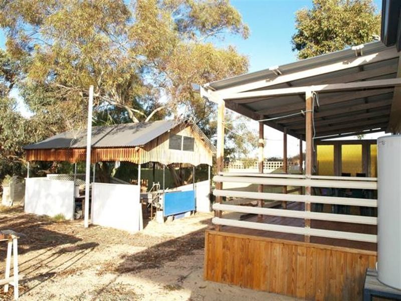 11 Acland Street, Blanchetown SA 5357