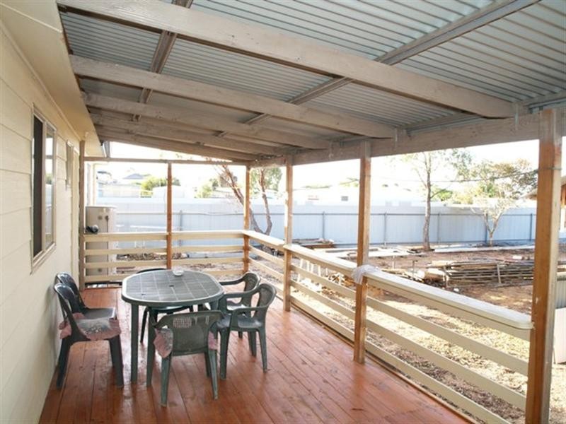 11 Acland Street, Blanchetown SA 5357