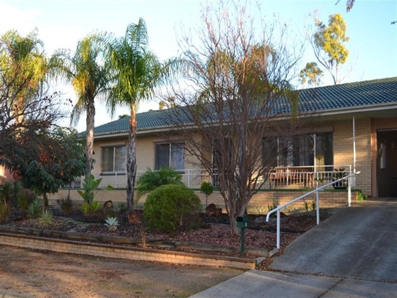 8 Derrick Street, Berri SA 5343