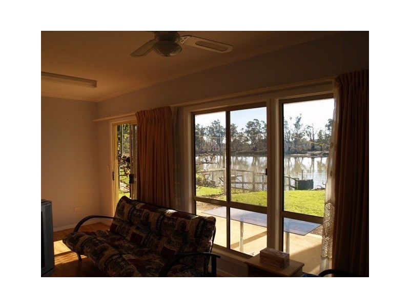 3 Page Drive, Blanchetown SA 5357