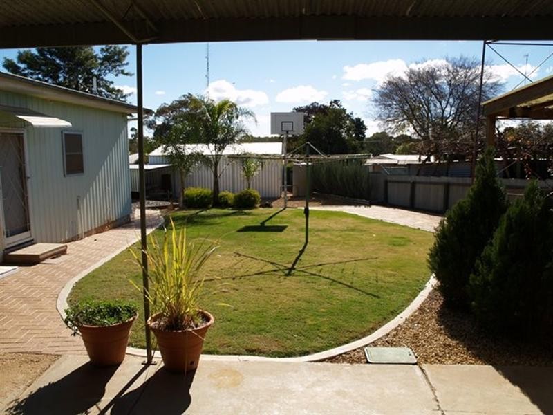 4 Matthews Street, Waikerie SA 5330