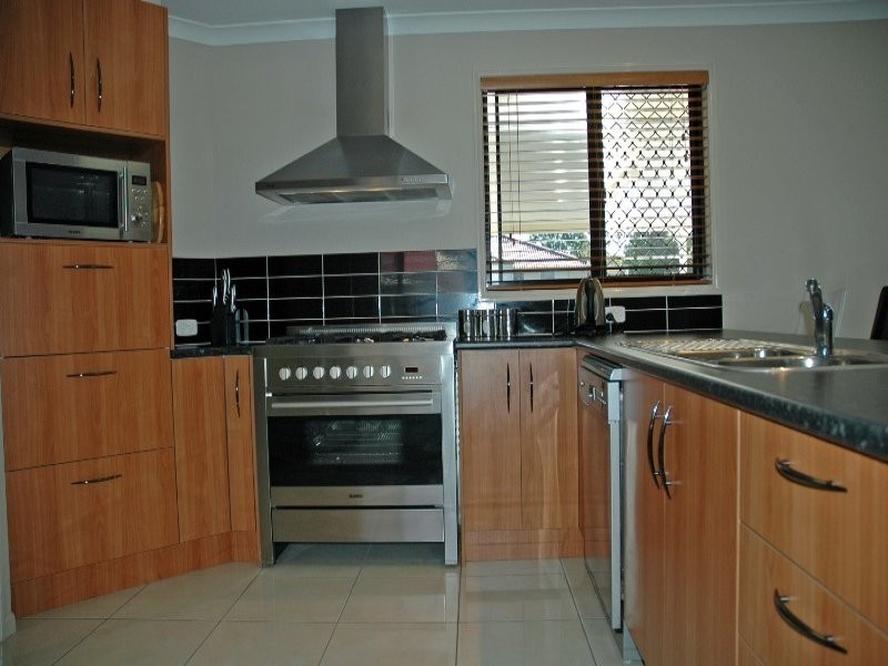 2 Parrey Court, Rothwell QLD 4022