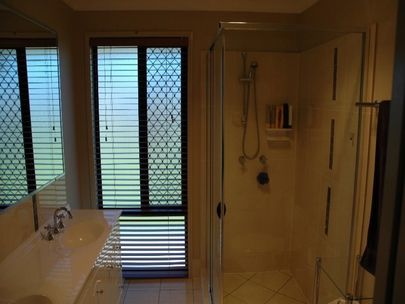 2 Parrey Court, Rothwell QLD 4022