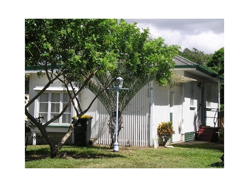 17 Donald Street, Woody Point QLD 4019