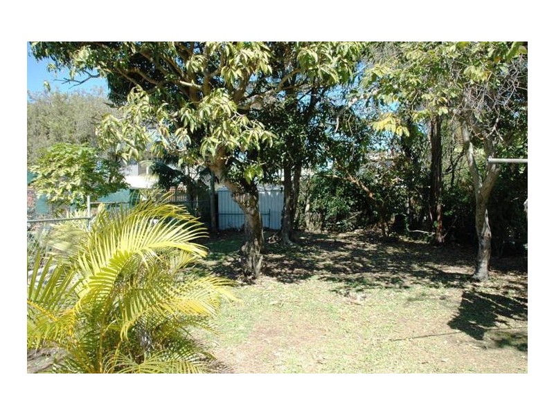 20 Inglis Street, Woody Point QLD 4019