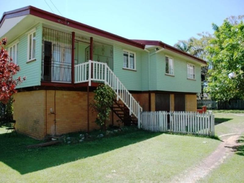 8a Caroline Street, Woody Point QLD 4019