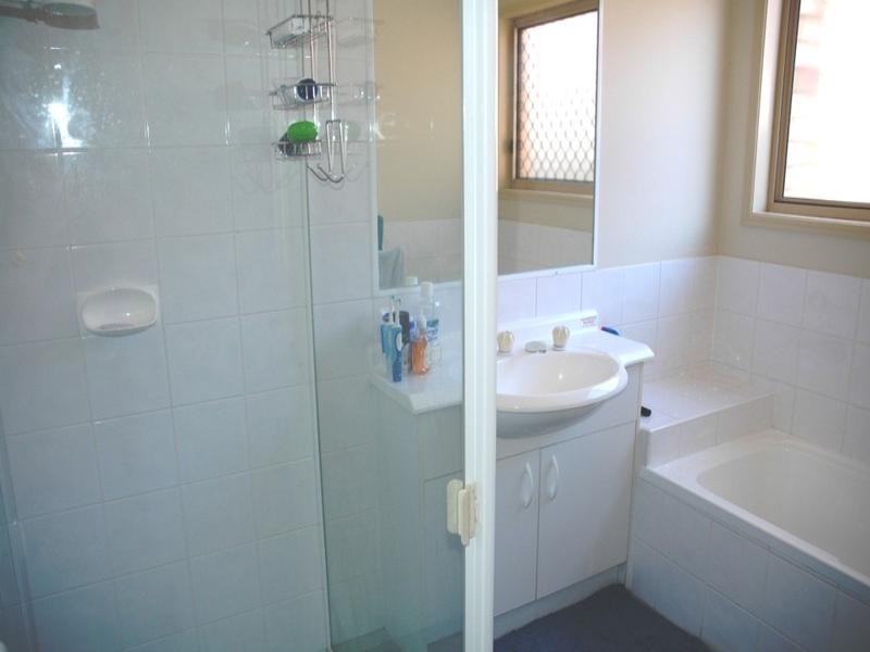 6 Robert Close, Redcliffe QLD 4020