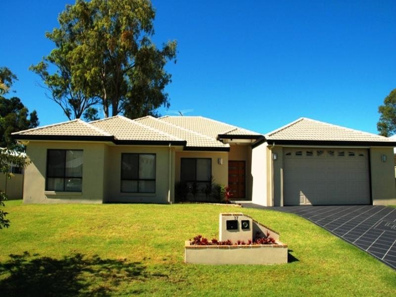 37 Lionheart Crescent, Kippa-ring QLD 4021