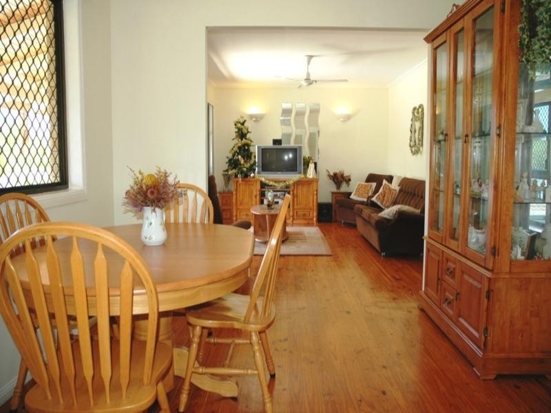 5 Oyster Point Esplanade, Scarborough QLD 4020