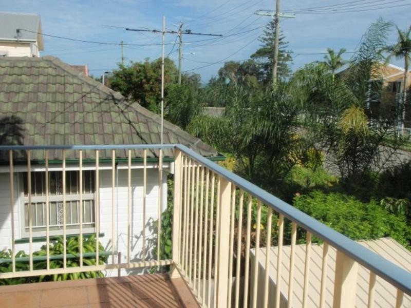 2/10 Caroline Street, Woody Point QLD 4019