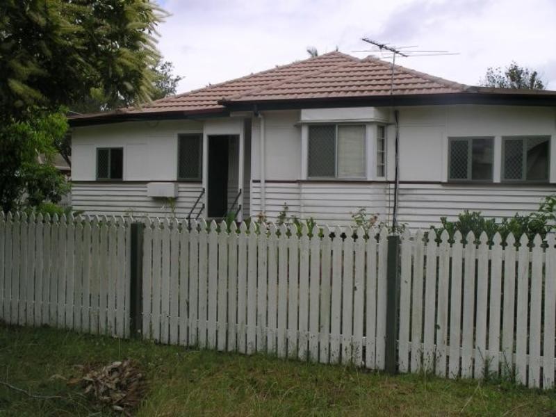 17 Belvedere Street, Clontarf QLD 4019