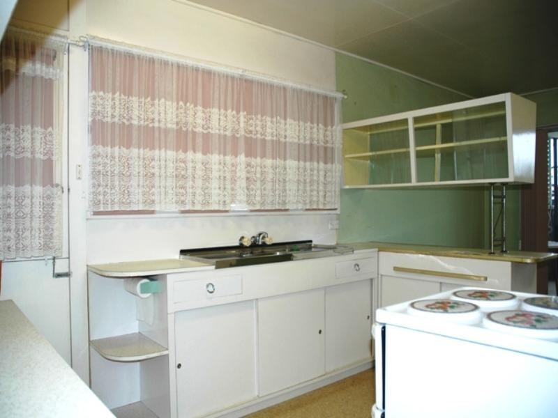 7 Woodcock Street, Scarborough QLD 4020