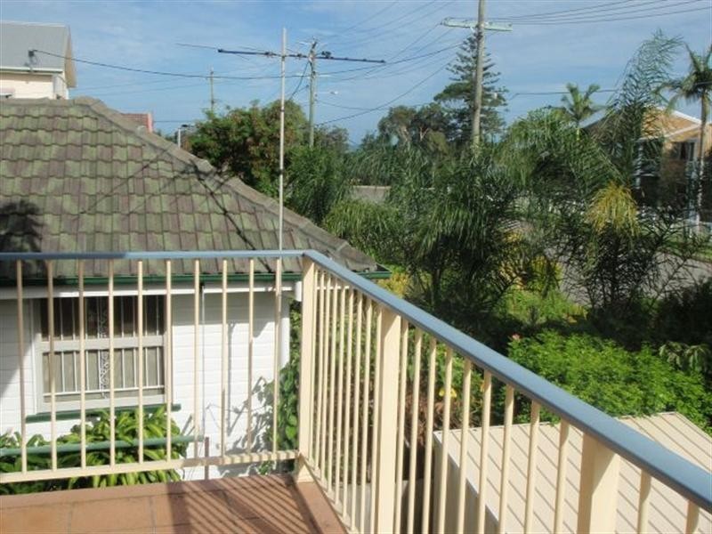 2/10 Caroline Street, Woody Point QLD 4019