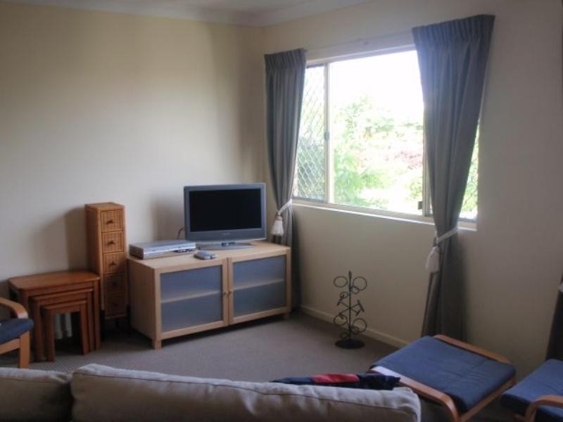 2/10 Caroline Street, Woody Point QLD 4019