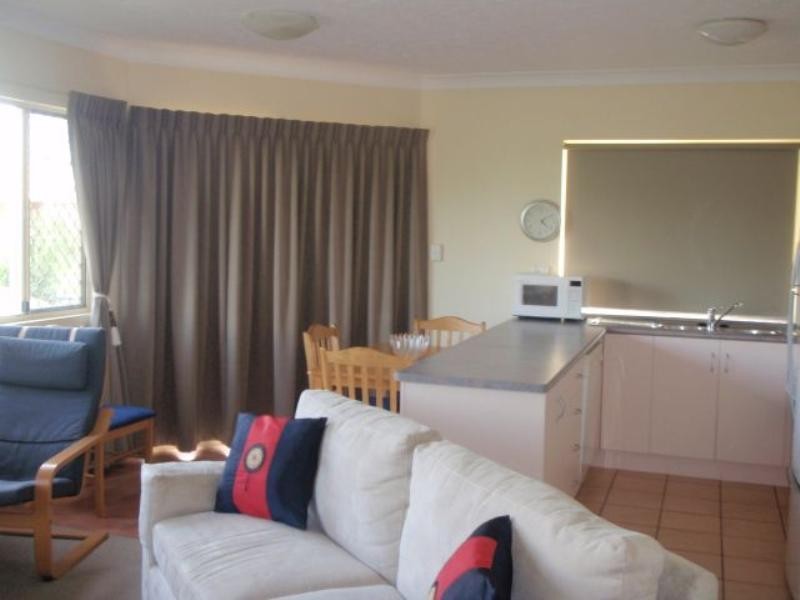 2/10 Caroline Street, Woody Point QLD 4019