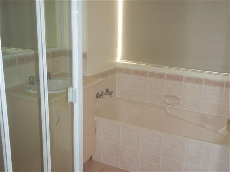 2/10 Caroline Street, Woody Point QLD 4019