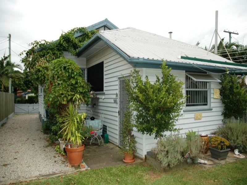 12 Bell Street, Woody Point QLD 4019