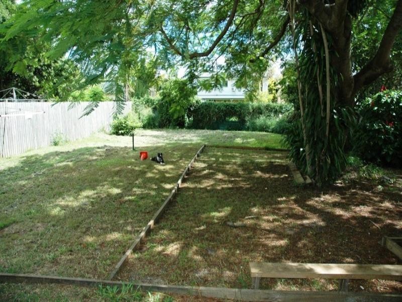 25 Gertrude Street, Redcliffe QLD 4020