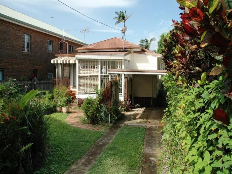 228 Prince Edward Parade, Scarborough QLD 4020
