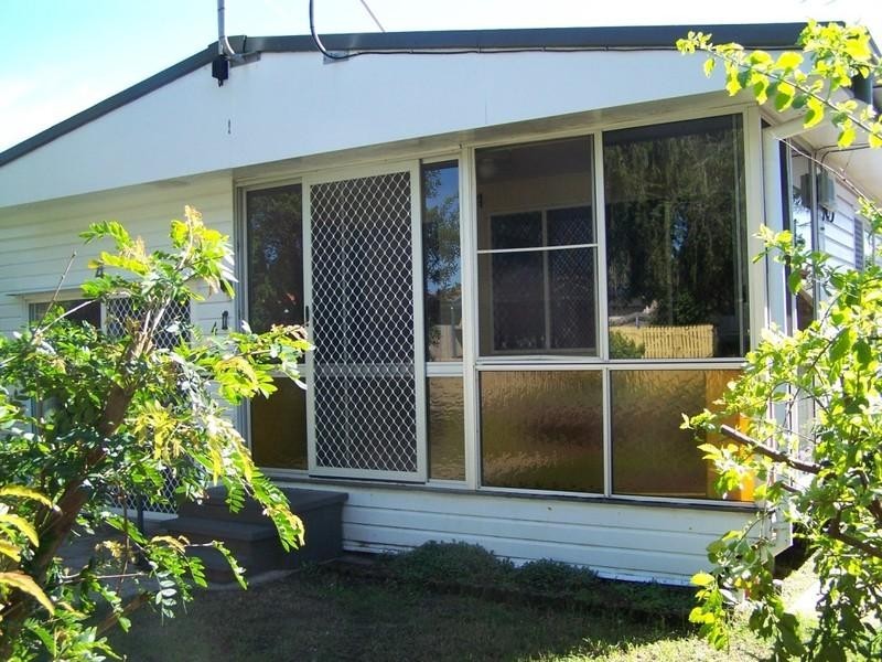 4 Woodcock Street, Scarborough QLD 4020