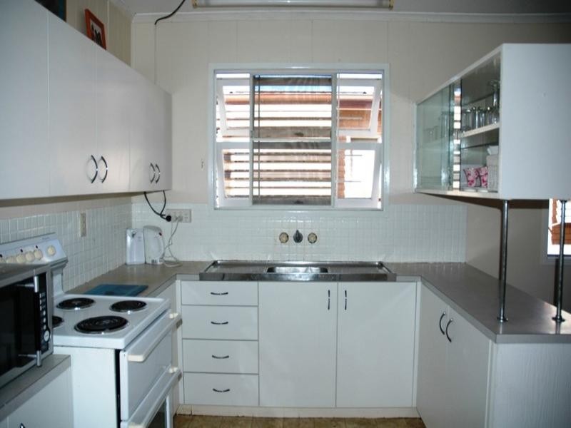 4 Woodcock Street, Scarborough QLD 4020