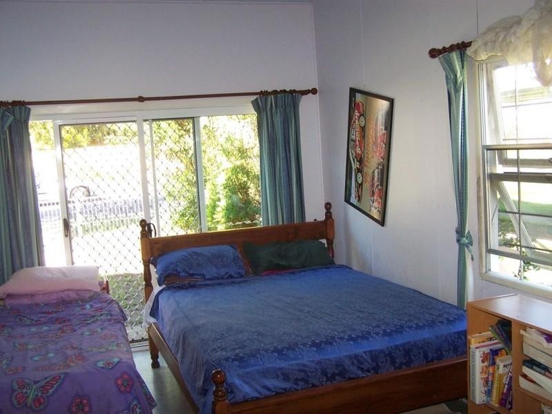 4 Woodcock Street, Scarborough QLD 4020