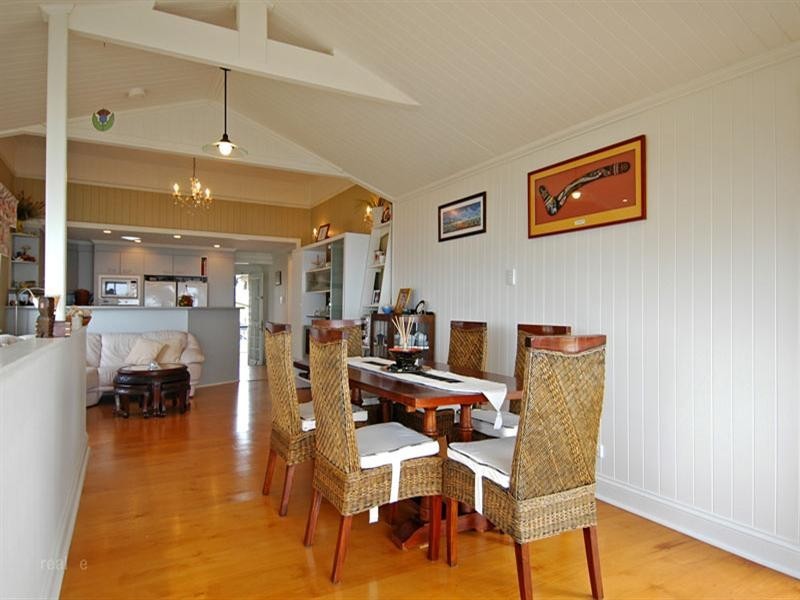 113 Flinders Parade, Scarborough QLD 4020