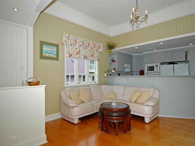 113 Flinders Parade, Scarborough QLD 4020