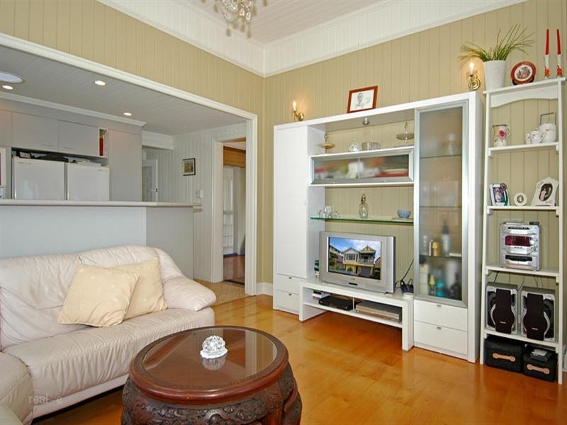 113 Flinders Parade, Scarborough QLD 4020