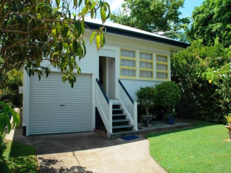 16 Bailey Street, Woody Point QLD 4019