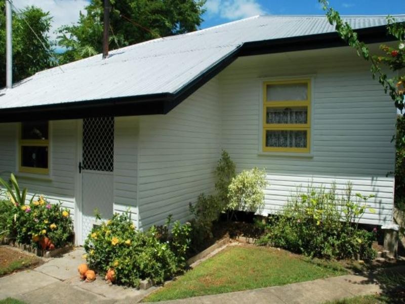 16 Bailey Street, Woody Point QLD 4019