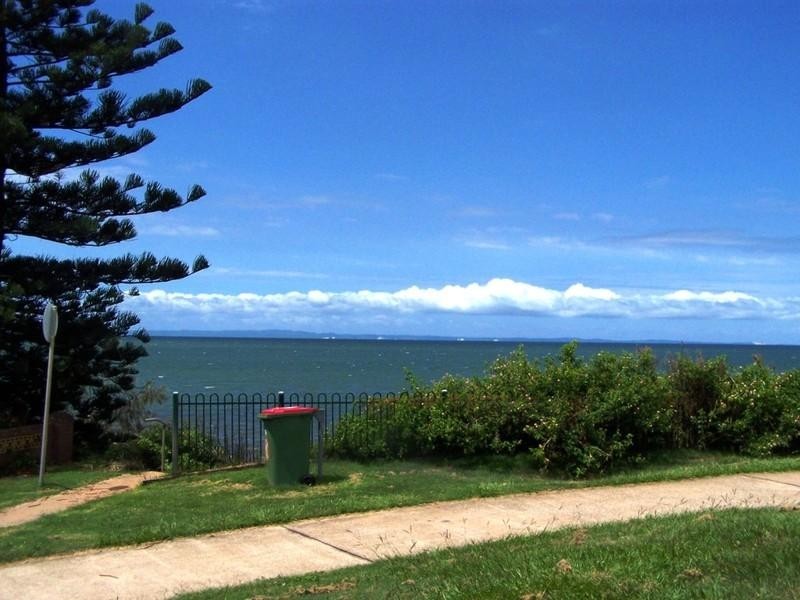 27 Fifth Avenue, Scarborough QLD 4020